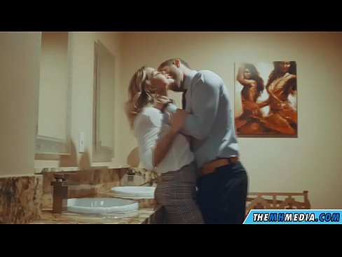 ❤️ När en bystig blondin förför dig på en offentlig toalett ❤️❌ Anal video at porn sv.killvs.top ☑